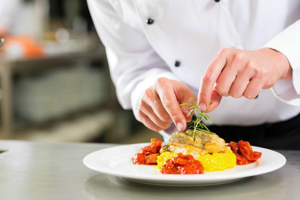 chef-plating-cooking